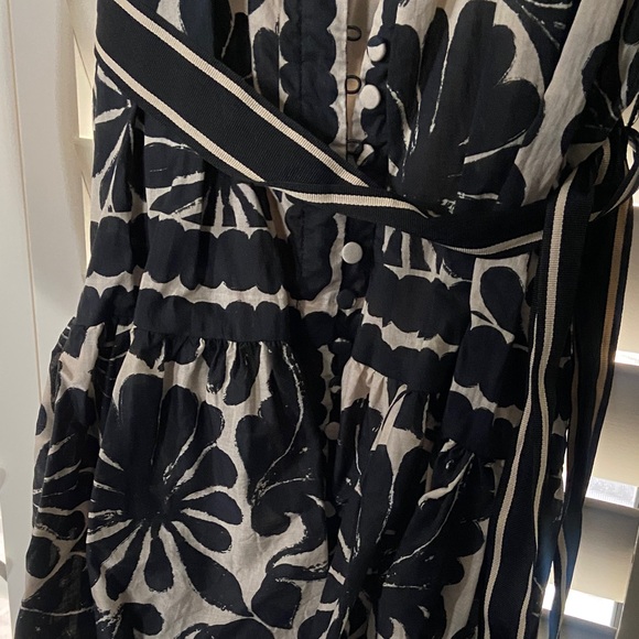 Elegant Navy and Beige Floral Dress - Picture 3 of 6